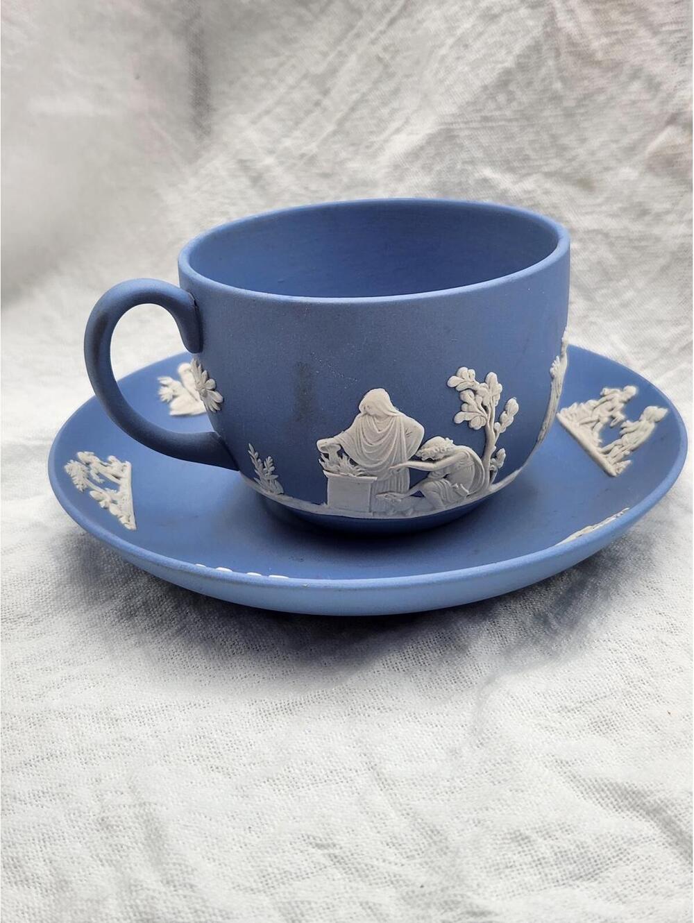 Wedgwood Jasperware Blue Teacup & Saucer Neoclassical Relief 1972 I2 - Picture 5 of 15